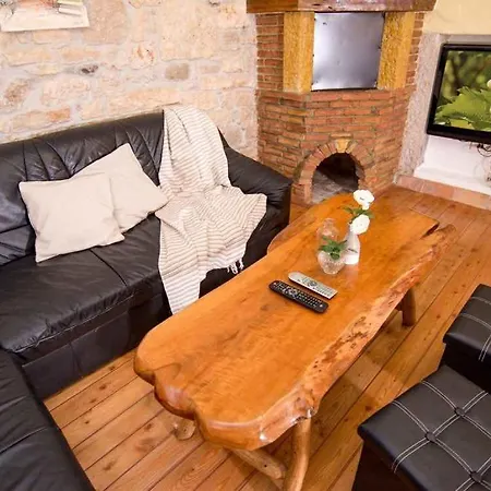Apartment House And Apts. In Cancini/istrien 35642
