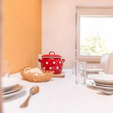 House And Apts. In Cancini/istrien 35642 Apartment Kukci