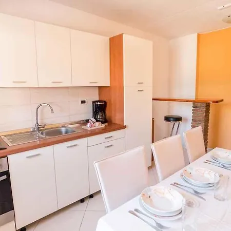 House And Apts. In Cancini/istrien 35642