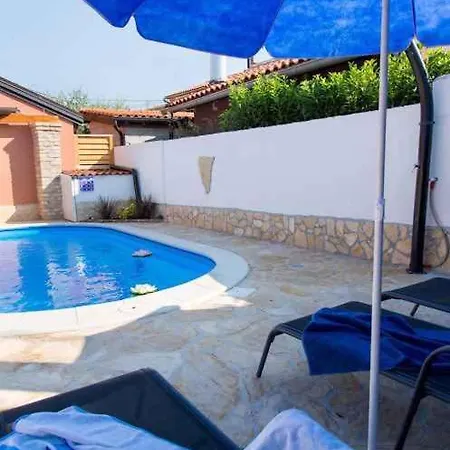 House And Apts. In Cancini/istrien 35642 Apartment