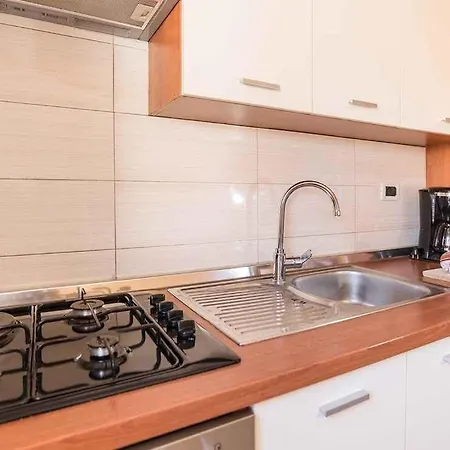 Apartment House And Apts. In Cancini/istrien 35642 Kukci