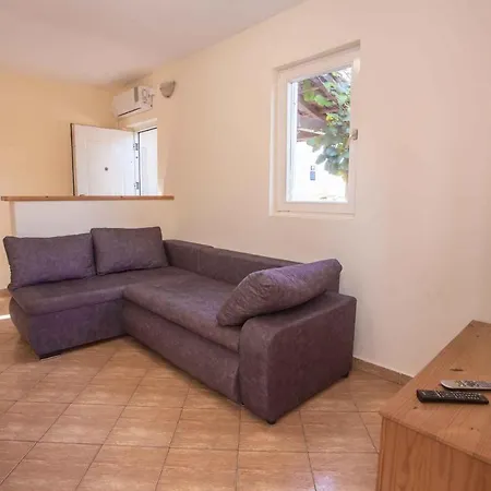 House And Apts. In Cancini/istrien 35642 Kukci