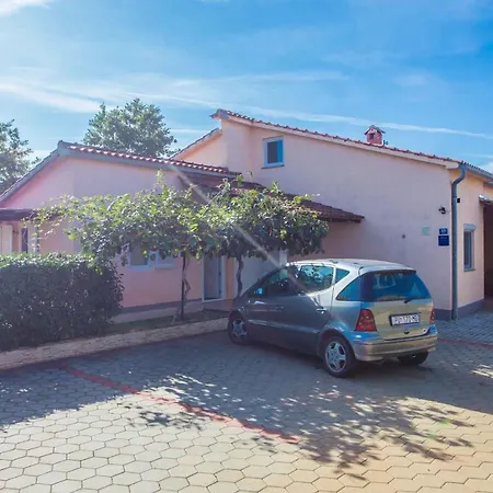 House And Apts. In Cancini/istrien 35642 Apartment Kukci