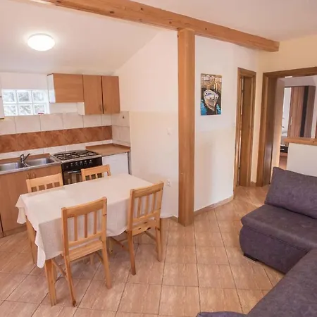 Apartment House And Apts. In Cancini/istrien 35642