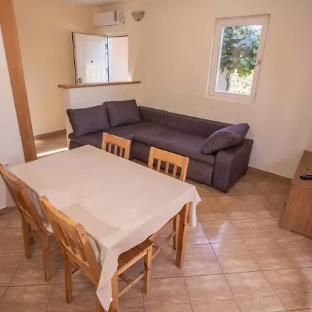 House And Apts. In Cancini/istrien 35642 Kukci