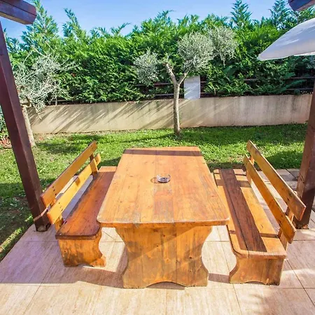 House And Apts. In Cancini/istrien 35642 Apartment *