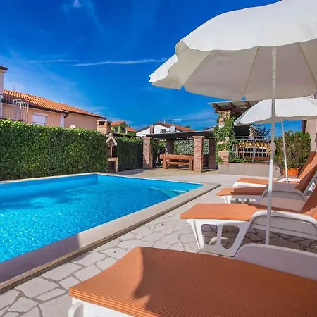 House And Apts. In Cancini/istrien 35642 Apartment Kukci