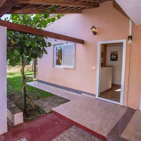House And Apts. In Cancini/istrien 35642 Apartment