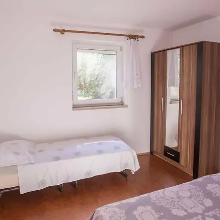 House And Apts. In Cancini/istrien 35642 Kukci