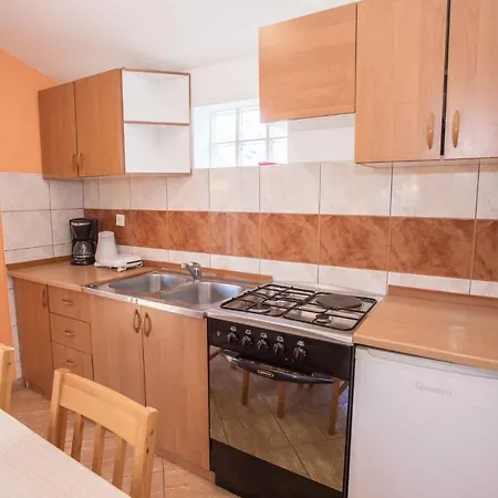 Apartment House And Apts. In Cancini/istrien 35642 Kukci